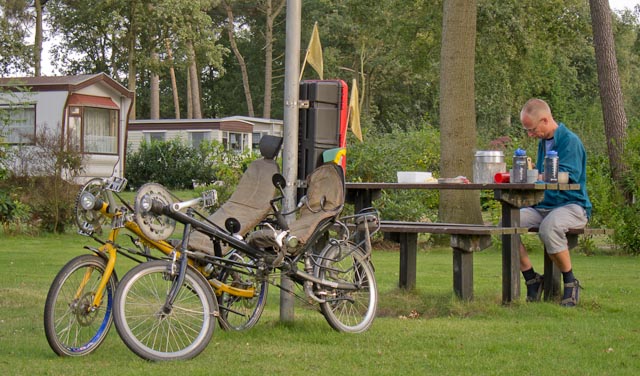 Camping is very popular with Dutch cyclists. Camping is very popular with Dutch cyclists. Photo © Holland-Cycling.com
