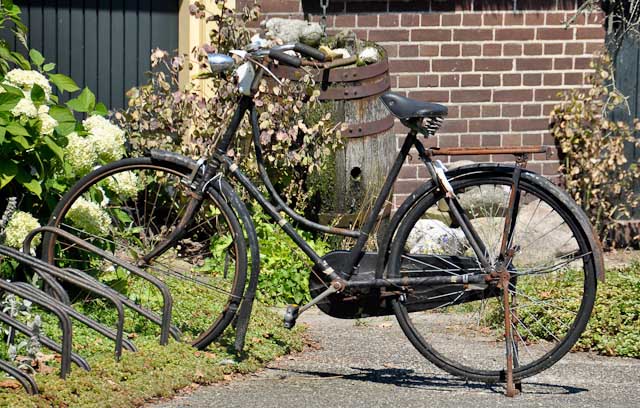 A classical Dutch bike A classical Dutch bike. Photo © Holland-Cycling.com