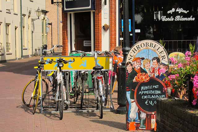 Don't forget to stop for some coffee and traditional Dutch apple pie with cream. Photo © Holland-Cycling.com