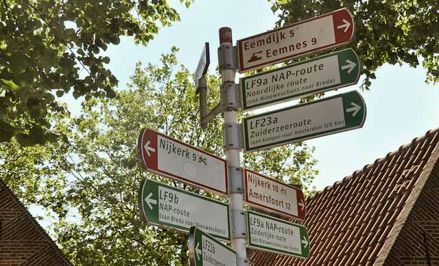 Dutch cycle paths are so well signposted that you can hardly get lost. Photo © Holland-Cycling.com